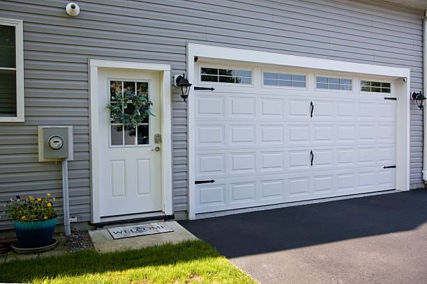 24/7 Emergency Garage Door Panel Replacement experts in Vienna, IL